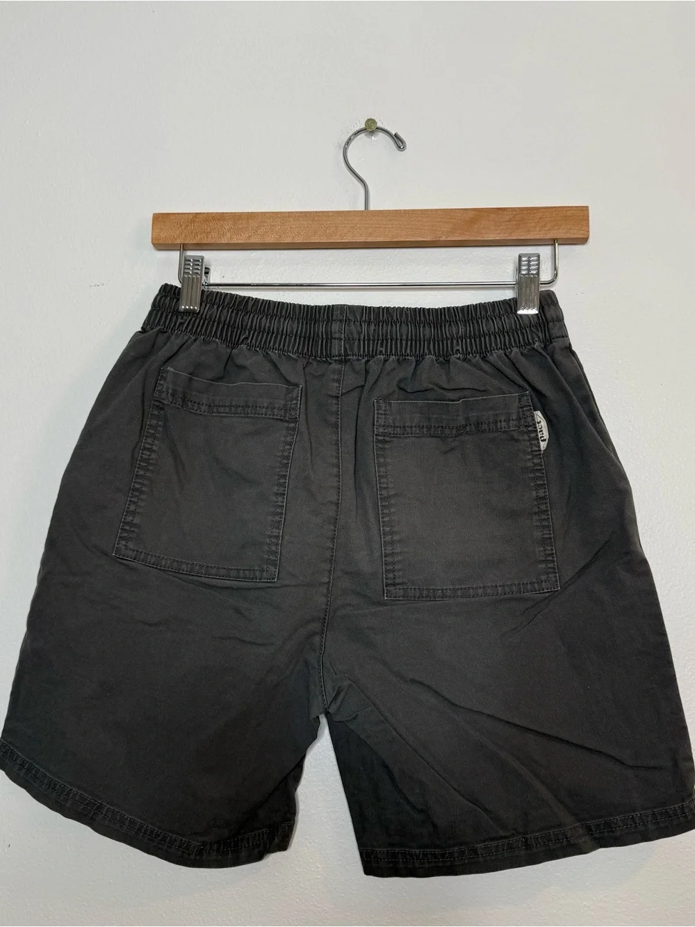 Pact Organic Cotton Canvas Shorts in dark grey size small 7 inch inseam
